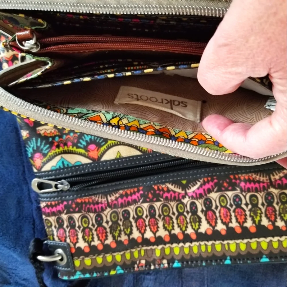 Sakroots cross body bag with wallet. Adjustable strap. Great condition. - Picture 5 of 12